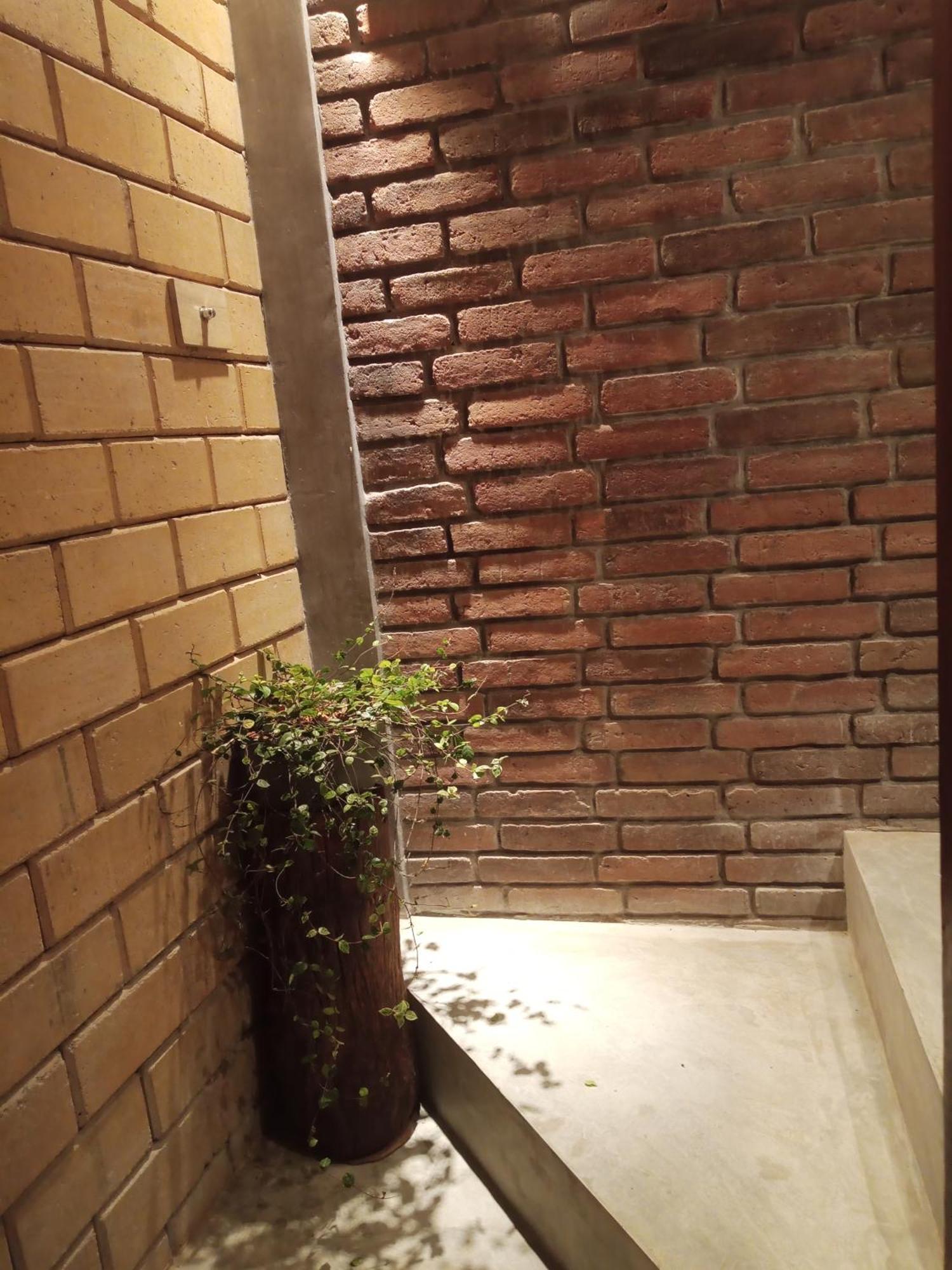 The Brick Wonder Hotel Habaraduwa Central Eksteriør billede